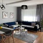 Pandora\'S City Apartment