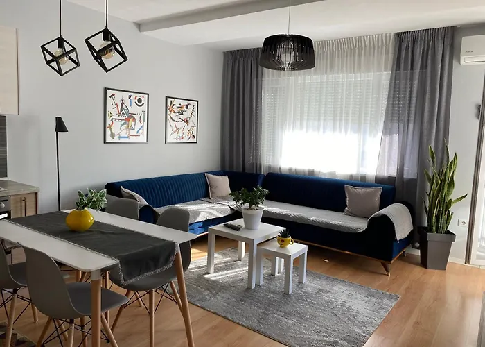 Pandora\'S City Apartment